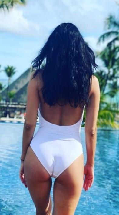 А на этой фотке Панченко в белом купальнике, показала своим подписчикам свою голую спину и попу. А на этой фотке Панченко в белом купальнике, показала своим подписчикам свою голую спину и попу.