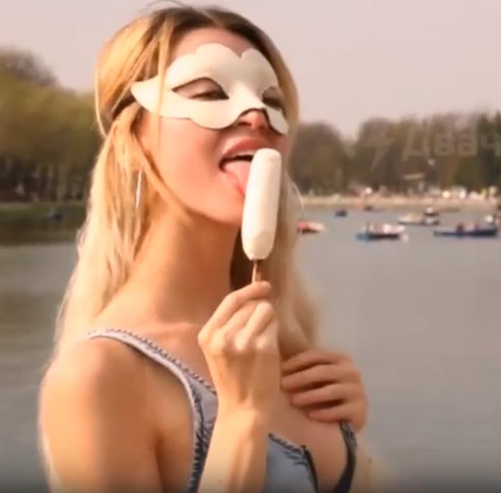 В сеть попал откровенный слив LiQueen – это псевдоним девушки киберспортсмена Бумыча по имени Анжелика. В сеть попал откровенный слив LiQueen – это псевдоним девушки киберспортсмена Бумыча по имени Анжелика.