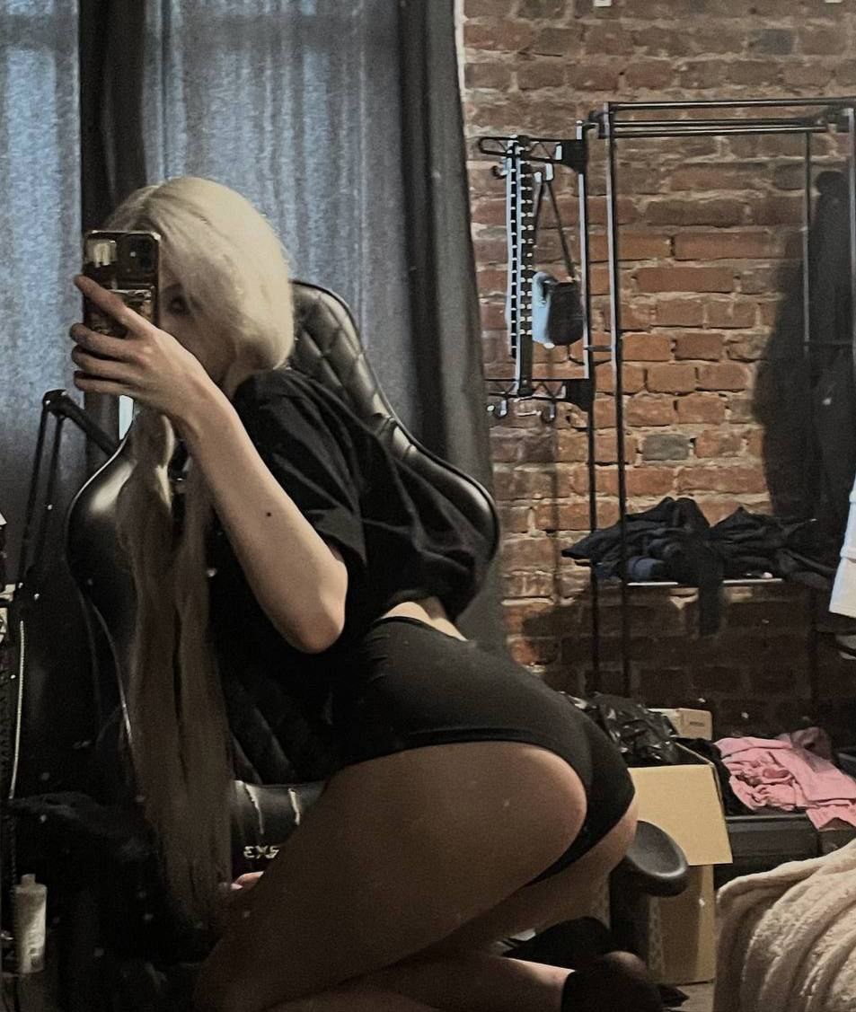 На этом селфи Парадокси показала подписчикам свою попу в трусах.