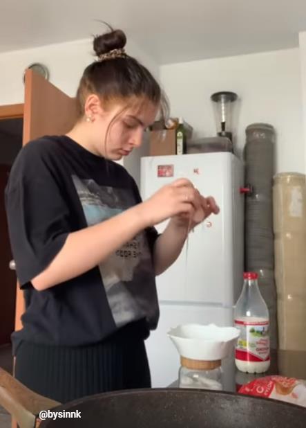 Блогерша bebeй готовит фито завтрак.