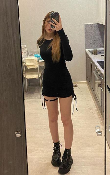 Стоит отметить, что блогерша пользуется большой популярностью на платформе Твич. Стоит отметить, что блогерша пользуется большой популярностью на платформе Твич.