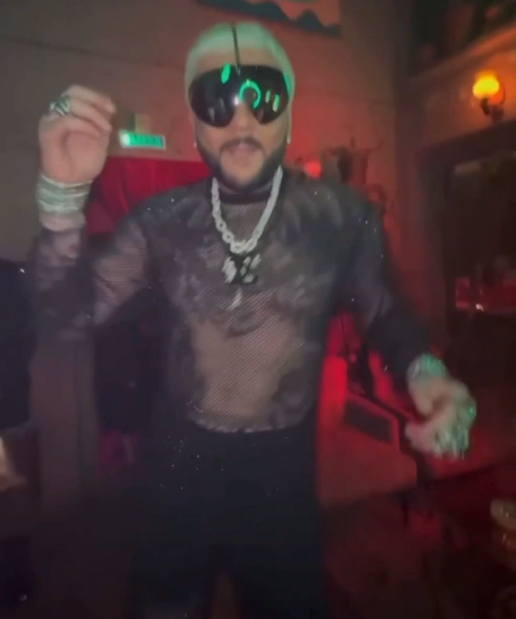 Скандальная "Голая" вечеринка Ивлеевой (Слитые в сеть 98 фото + видео "знаменитостей")