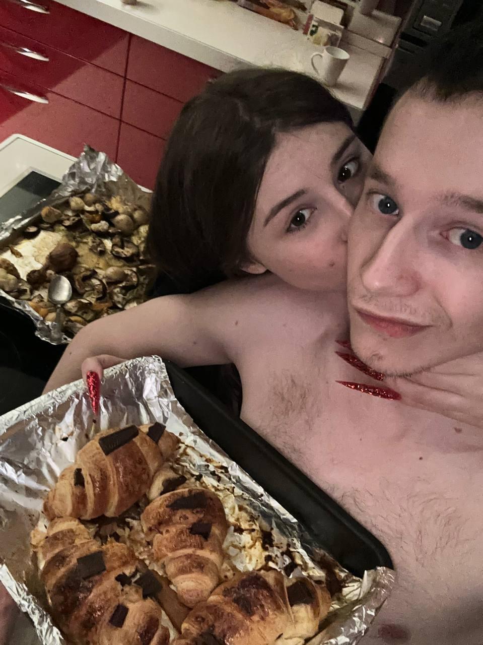 Откровенные фотки Эвелин с парнем из ТГ. Откровенные фотки Эвелин с парнем из ТГ.