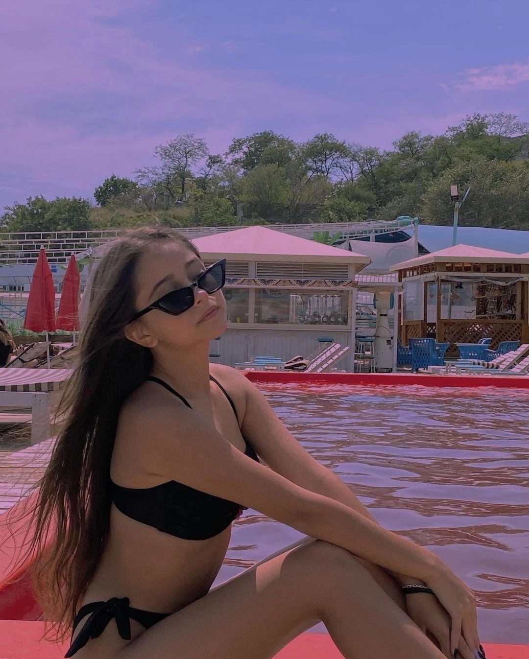 Правда, забавная песенка и веселый танец никак не помогли разгадать тайну перерыва в блогерской деятельности. Правда, забавная песенка и веселый танец никак не помогли разгадать тайну перерыва в блогерской деятельности.