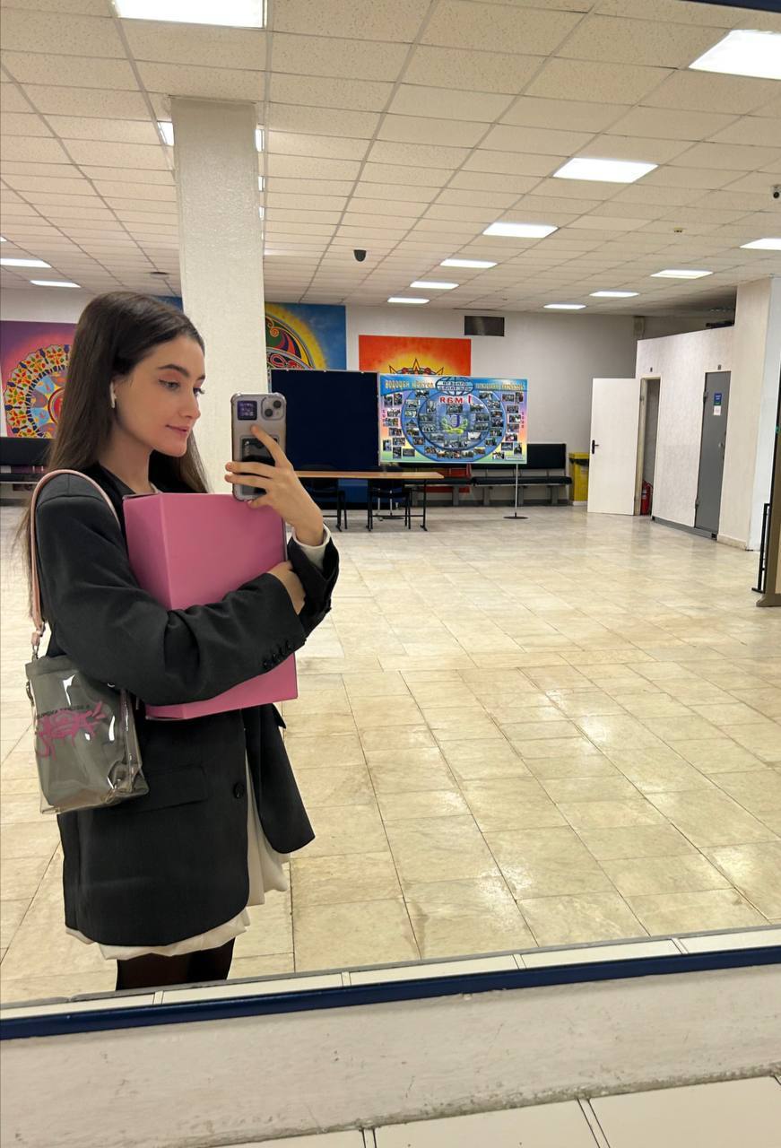 Селфи после шоппинга. Селфи после шоппинга.