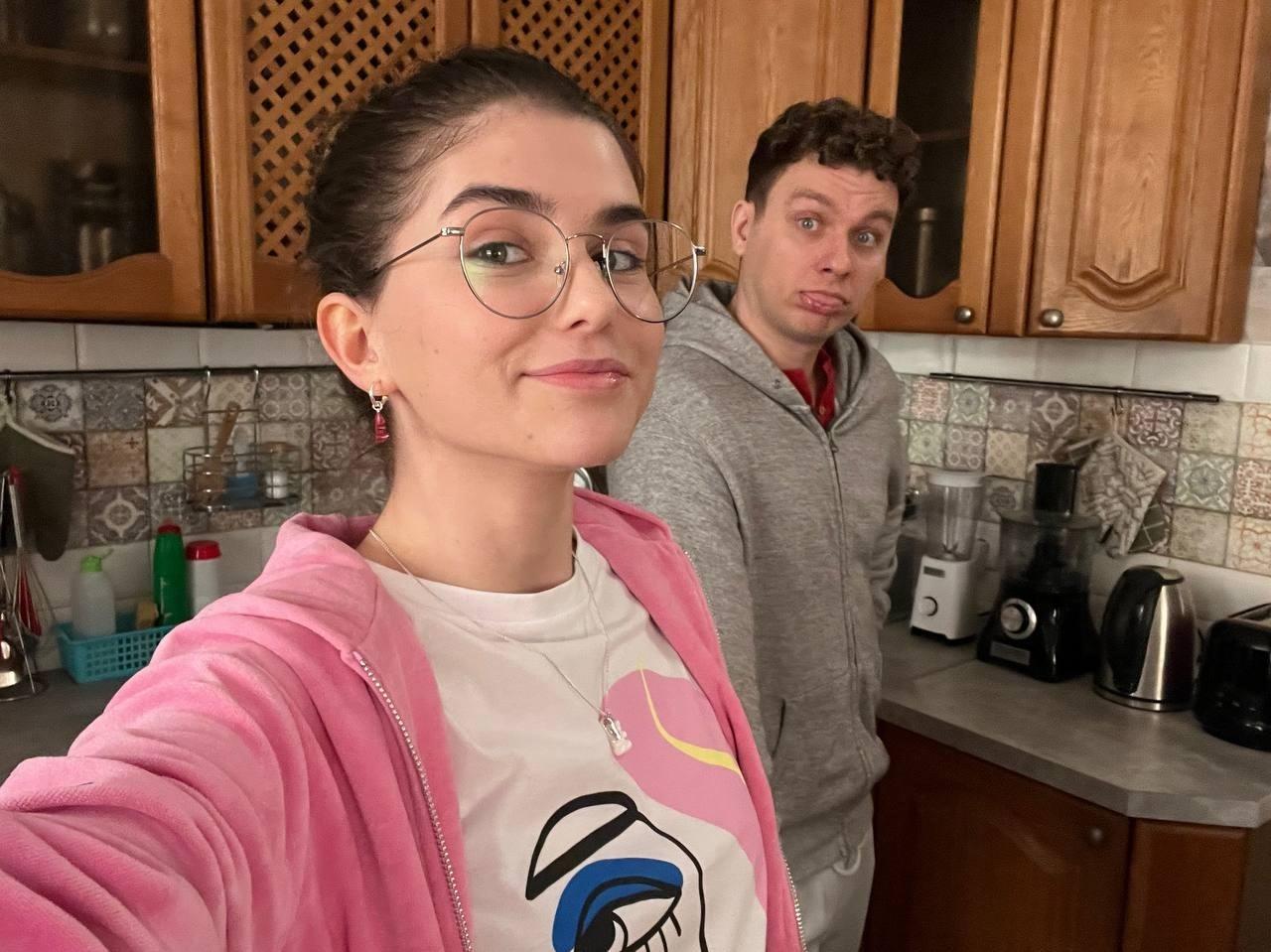 19-летняя Полина и 35-летний Филипп 19-летняя Полина и 35-летний Филипп