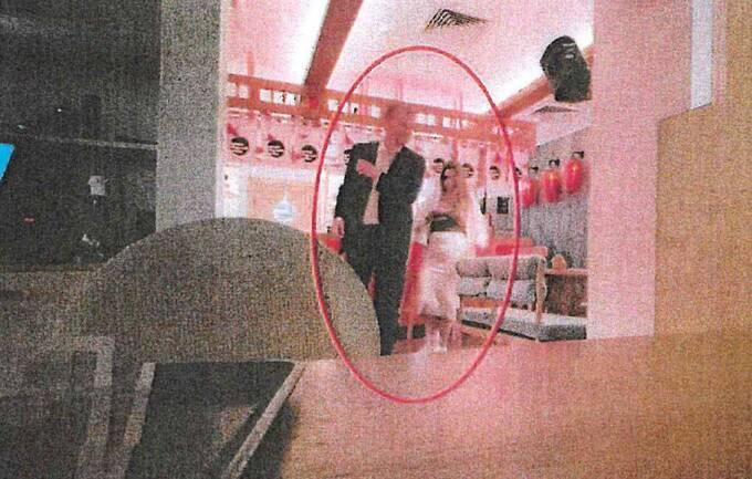 Симок скандальных депутата и проститутки Дианы в одном из кафе. Симок скандальных депутата и проститутки Дианы в одном из кафе.