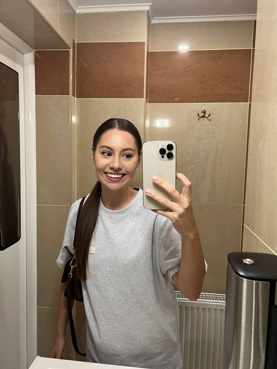 Смешное фото Каролины с лучезарной улыбкой. Смешное фото Каролины с лучезарной улыбкой.