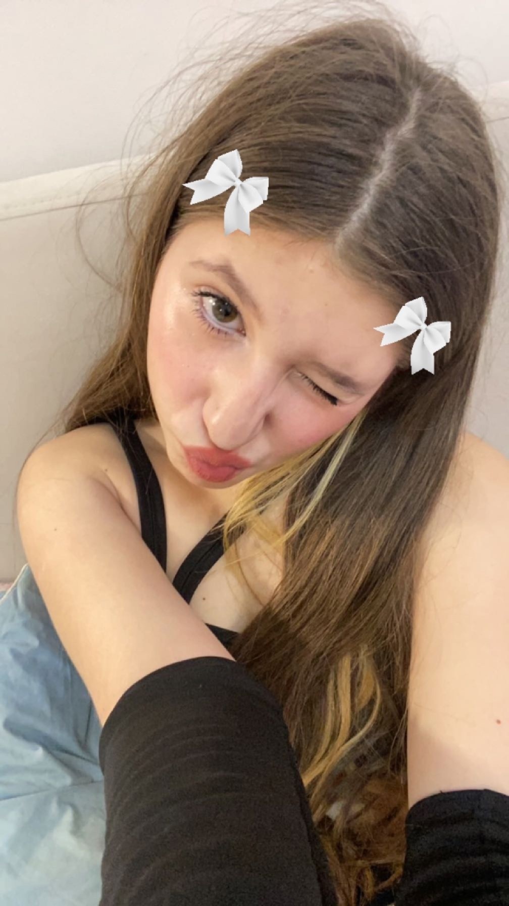 Смешное фото Соня Кент подмигивает. Смешное фото Соня Кент подмигивает.