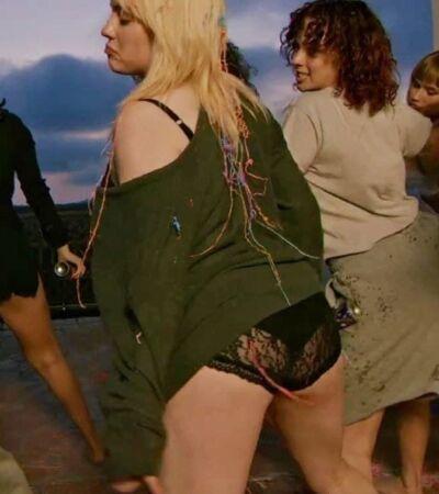 Билли Айлиш – популярная американская певица и автор-песенник, а еще просто невероятная красавица. Билли Айлиш – популярная американская певица и автор-песенник, а еще просто невероятная красавица.