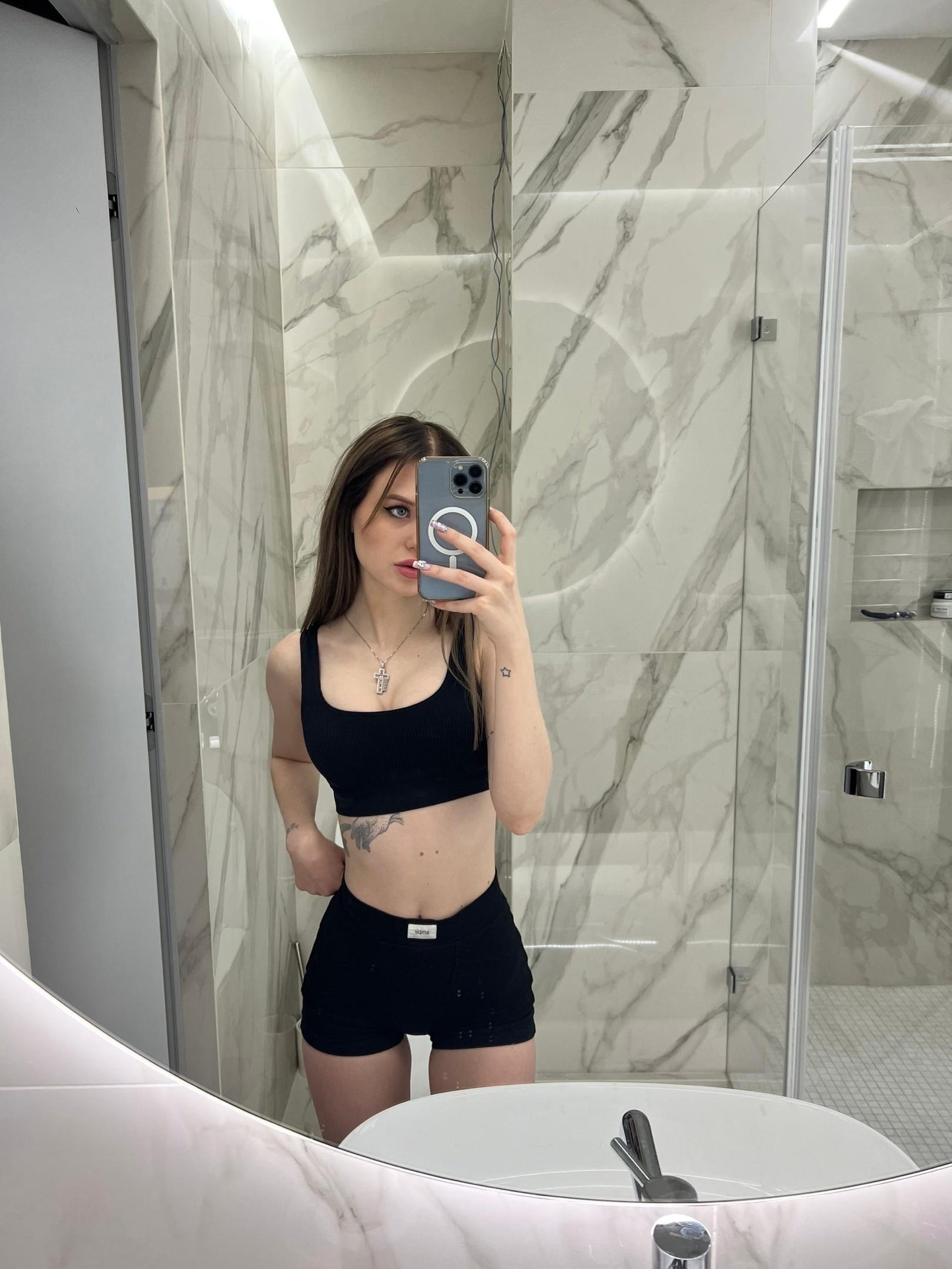 Она является известной российской видеоблогершей, и тиктокершей. Она является известной российской видеоблогершей, и тиктокершей.