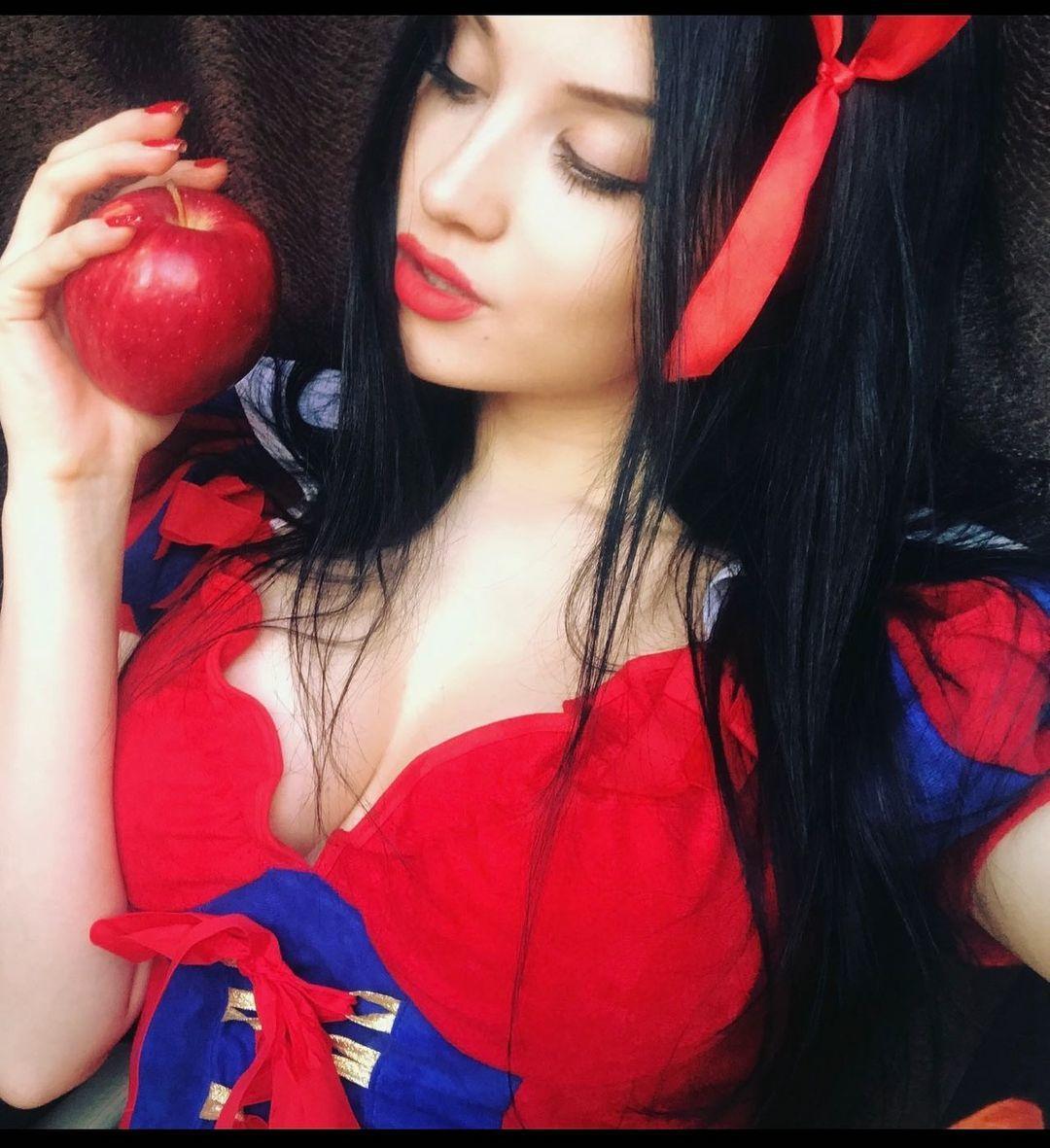 Для поклонников, желающих оценить откровенный контент модели, Таня Мелсон голая позирует на откровенных фото и видео в своём Onlyfans профиле. Для поклонников, желающих оценить откровенный контент модели, Таня Мелсон голая позирует на откровенных фото и видео в своём Onlyfans профиле.