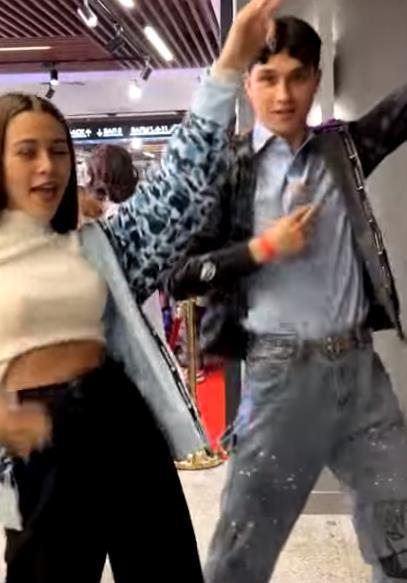 Затем переехал в Москву, начал свой путь в мире блогинга. Затем переехал в Москву, начал свой путь в мире блогинга.