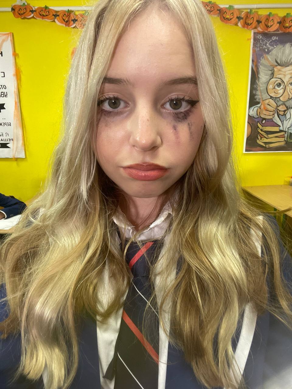 Заплаканная ксения с размазанным макияжем без цензуры. Заплаканная ксения с размазанным макияжем без цензуры.