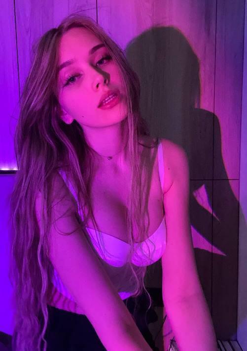 Настоящее имя русской знаменитости – Владислава, родом девушка из Москвы. Настоящее имя русской знаменитости – Владислава, родом девушка из Москвы.