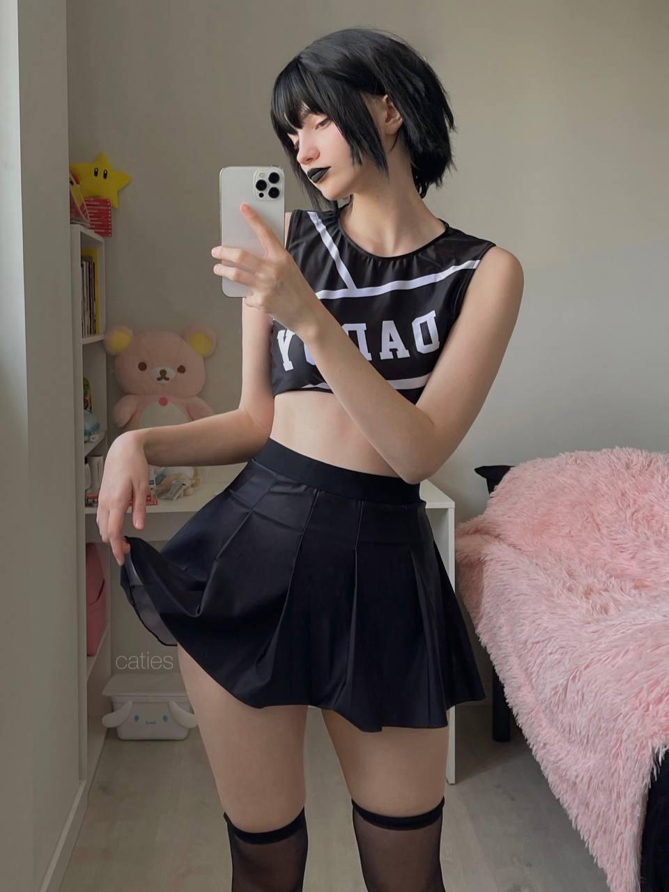 Селфи от Caties в униформе школьницы. Селфи от Caties в униформе школьницы.
