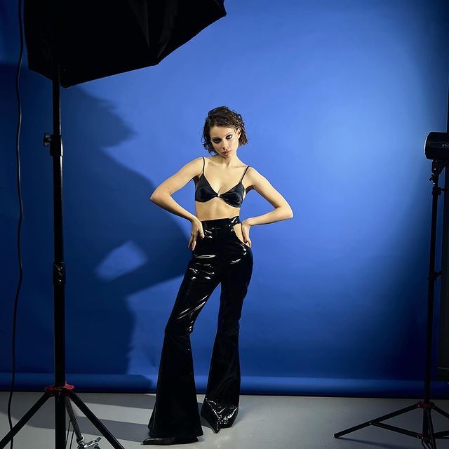 Ещё один снимок для глянце в лифчике. Ещё один снимок для глянце в лифчике.