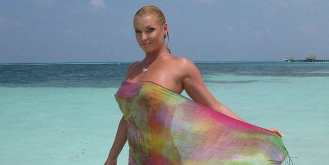 Анастасия Волочкова продолжает эпатировать публику своими выходками.