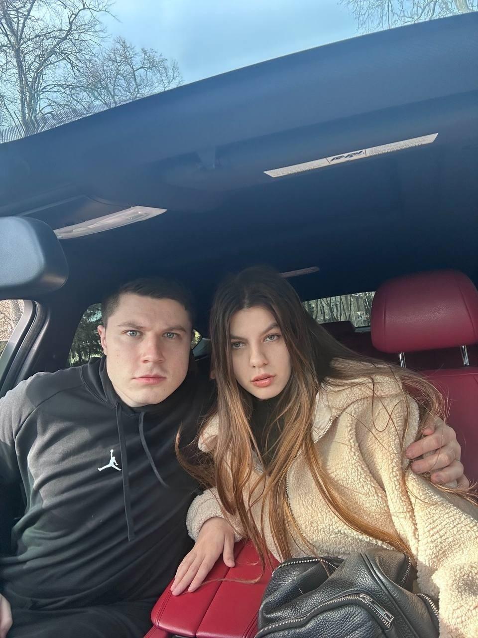 Совместные фотографии Анетки и Кента АПК в авто. Совместные фотографии Анетки и Кента АПК в авто.