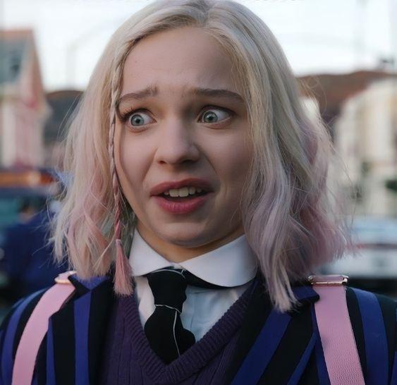 Актриса сериала "Wednesday" Эмма Майерс.