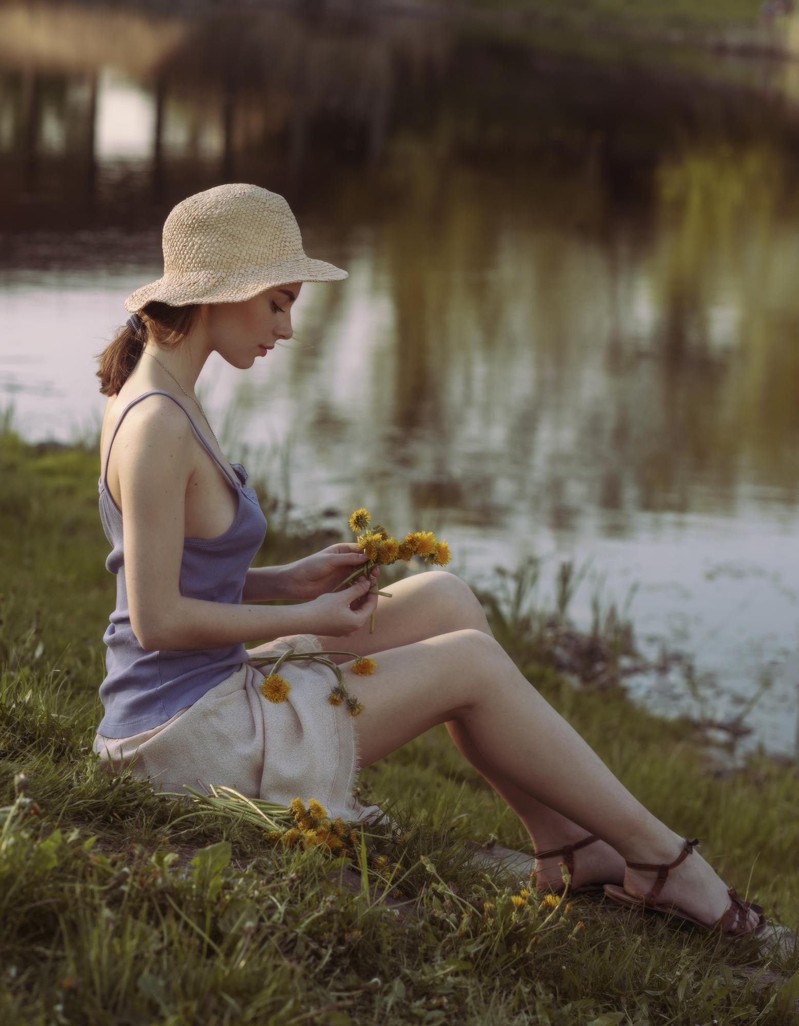 Голубоглазая красотка после школы сразу переехала на учёбу в киевский университет. Голубоглазая красотка после школы сразу переехала на учёбу в киевский университет.