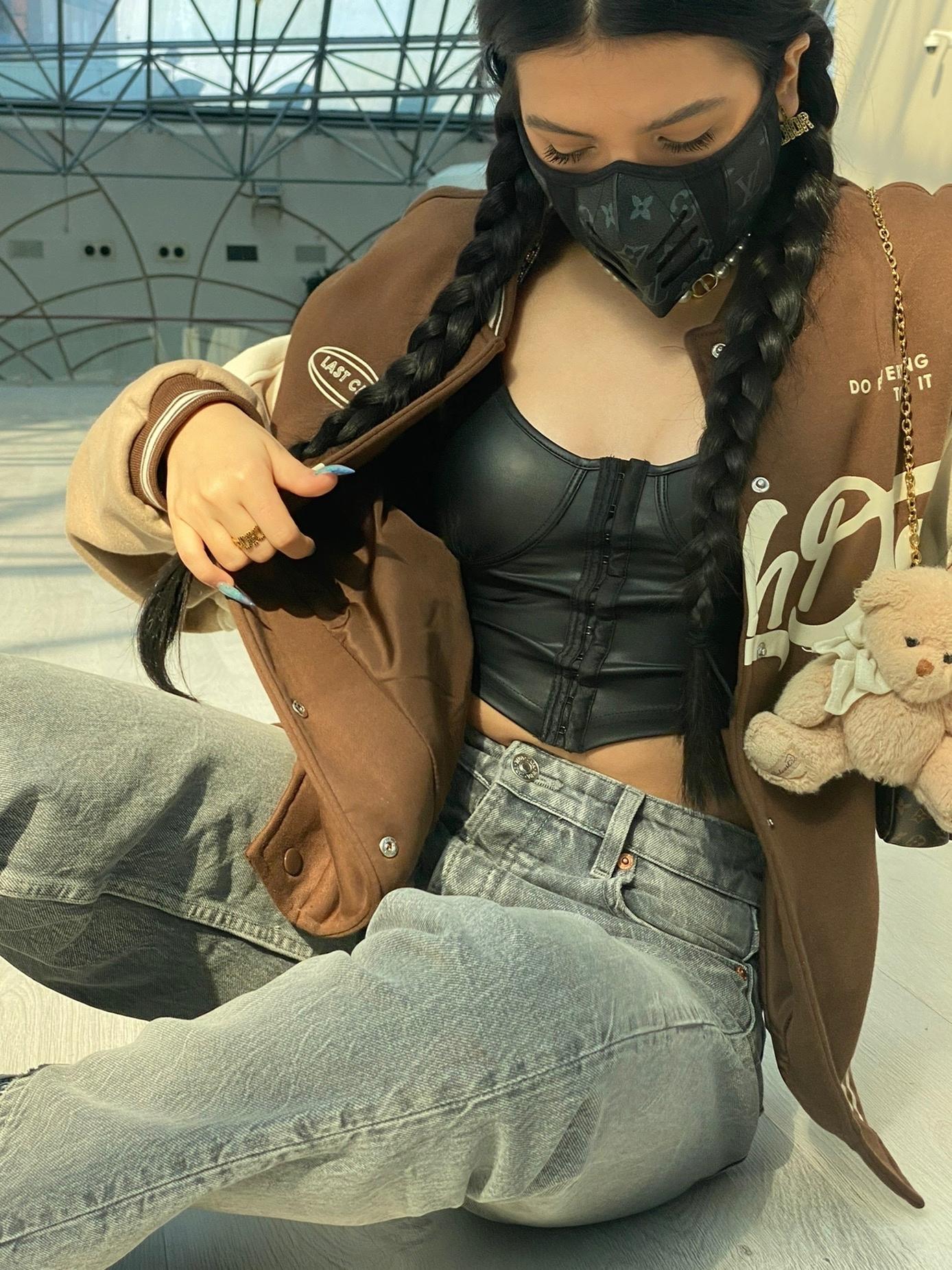 Амина Тендерлибае слитые откровенные фото без цензуры