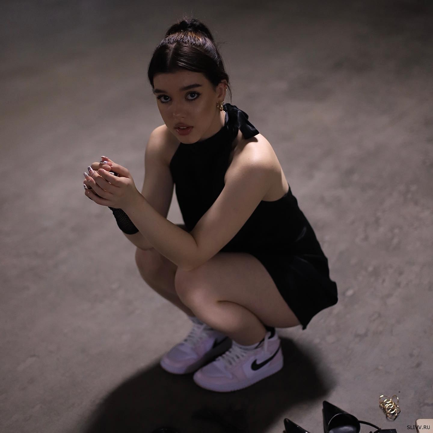 В ее аккаунте avivuni в Instagram можно найти вдохновляющие наряды и фото моделей. В ее аккаунте avivuni в Instagram можно найти вдохновляющие наряды и фото моделей.