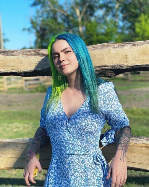 Вика появилась на свет 20 июля 1994 года в Старом Осколе белгородской области. Вика появилась на свет 20 июля 1994 года в Старом Осколе белгородской области.