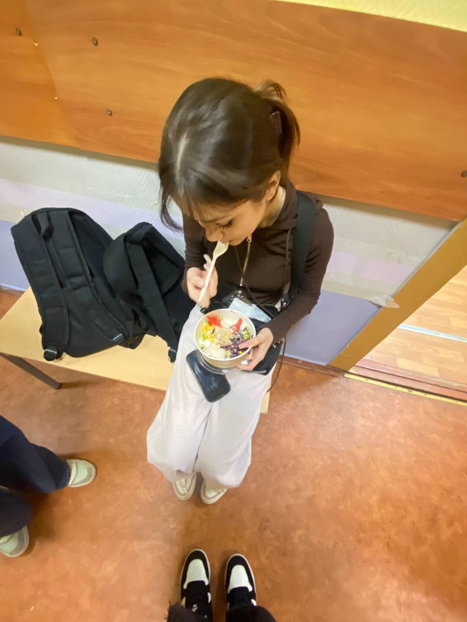 А не пора ли нам подкрепиться. А не пора ли нам подкрепиться.