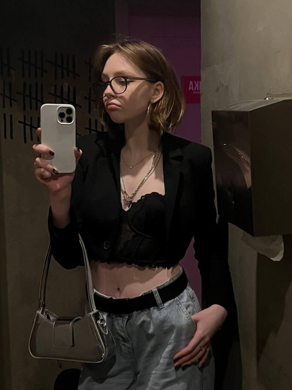 На этом селфи в кадр попал и чёрный лифчик Пупки Анупки.