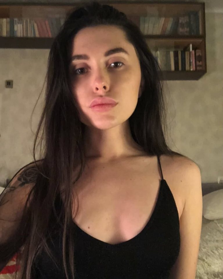 Слив Ева Карицкая (жена Паши Техника). Слив Ева Карицкая (жена Паши Техника).