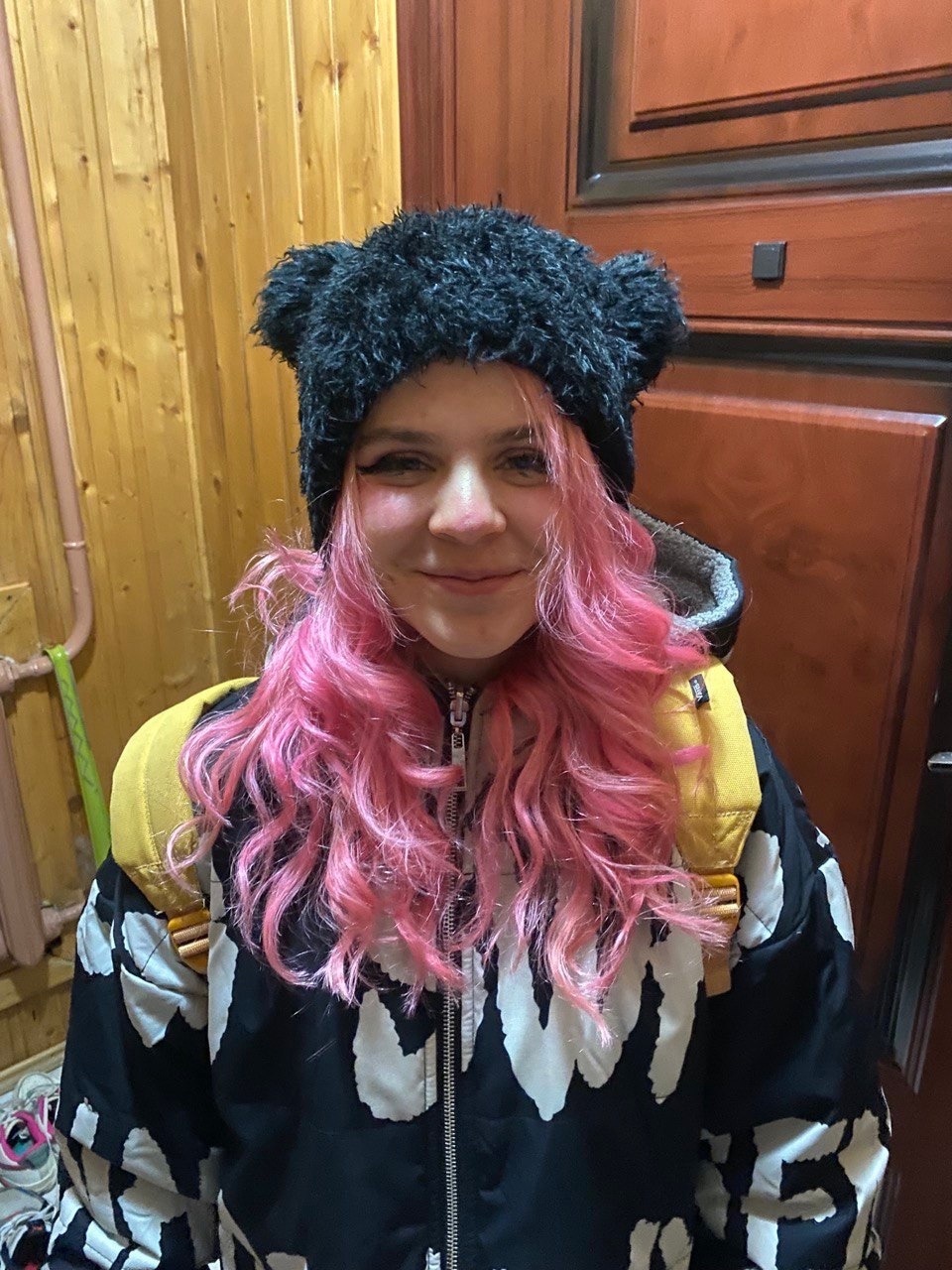 Смешные фотки тиктокерши в меховой шапке. Смешные фотки тиктокерши в меховой шапке.