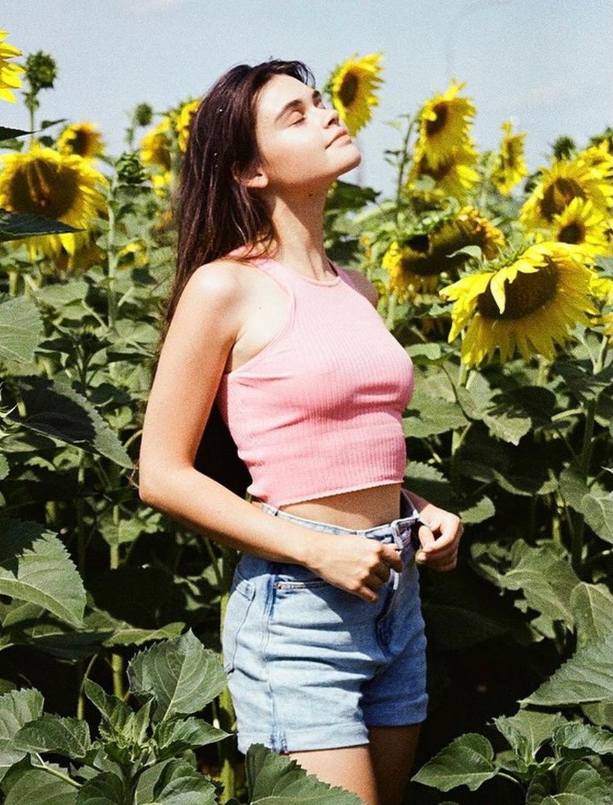 Анфиса Вистингаузен в купальнике: яркие фото и незабываемые образы. Анфиса Вистингаузен в купальнике: яркие фото и незабываемые образы.