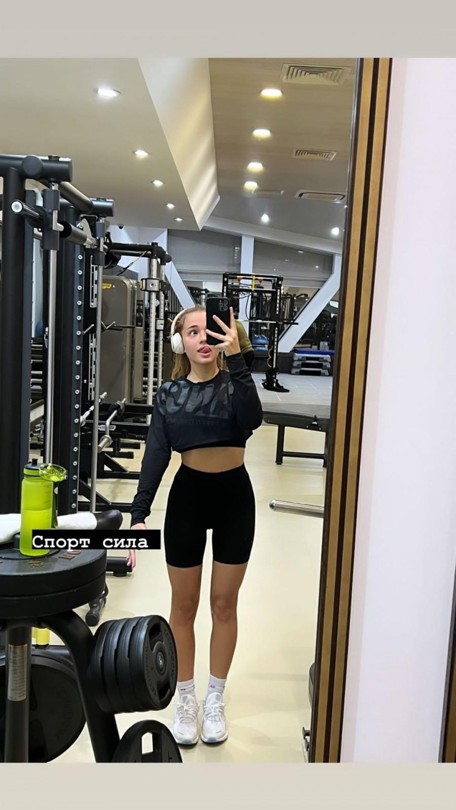 Мы показываем фото Вали&nbsp;Карнавал&nbsp;как есть в купальнике и без него.