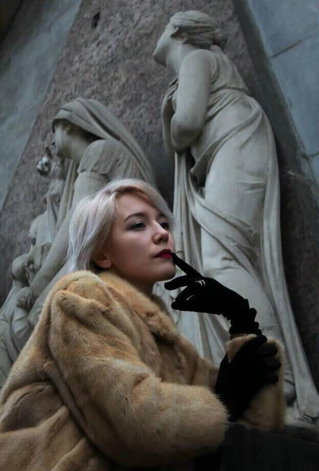 Стильный снимок Айши с короткой стрижкой и в шубе. Стильный снимок Айши с короткой стрижкой и в шубе.