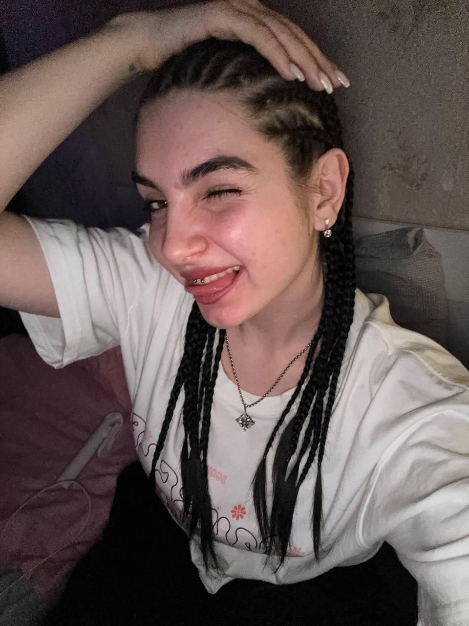 Слитые фото бусинки без цензуры и макияжа.