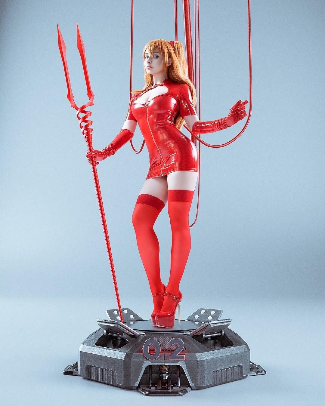 Откровенные фотки evelina в красном латексном наряде дьявола.