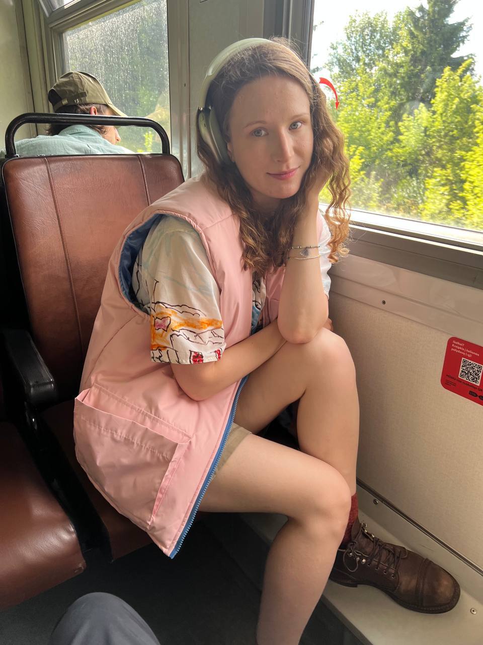Обычное жизненное селфи Монеточки из поезда. Обычное жизненное селфи Монеточки из поезда.