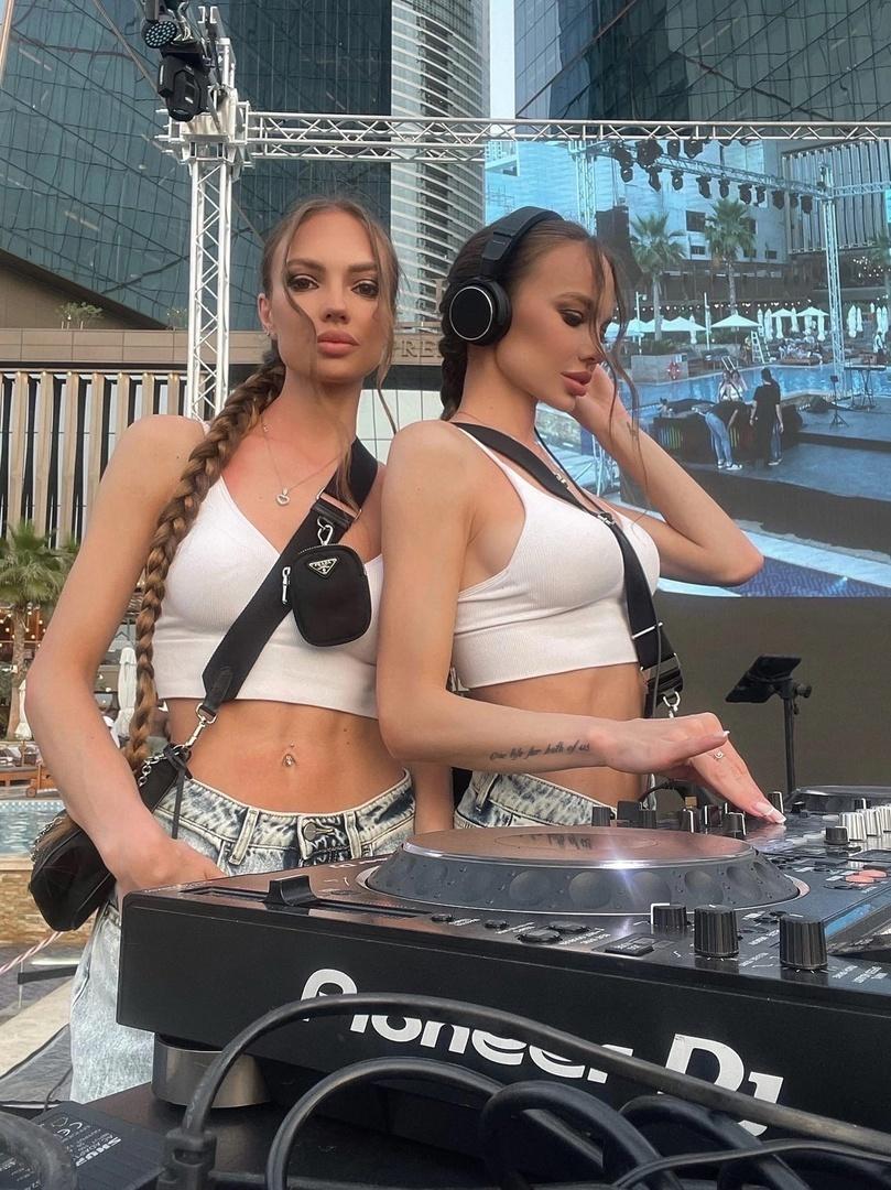 Пользуясь популярностью Кристина и Анна обзавелись профилем Onlyfans, на котором регулярно появляется голые фото. Пользуясь популярностью Кристина и Анна обзавелись профилем Onlyfans, на котором регулярно появляется голые фото.