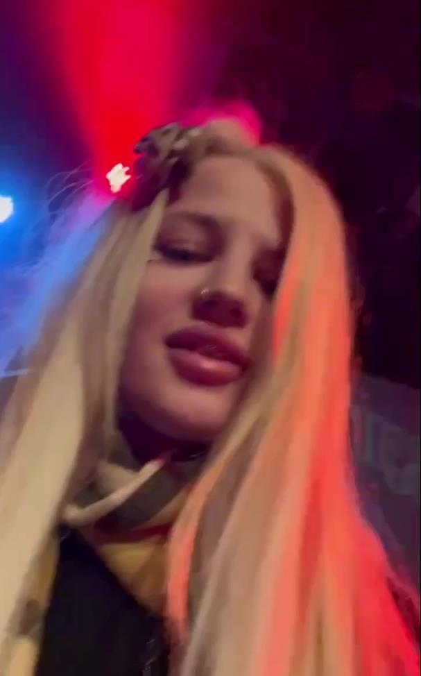 Селфи на концерте. Селфи на концерте.