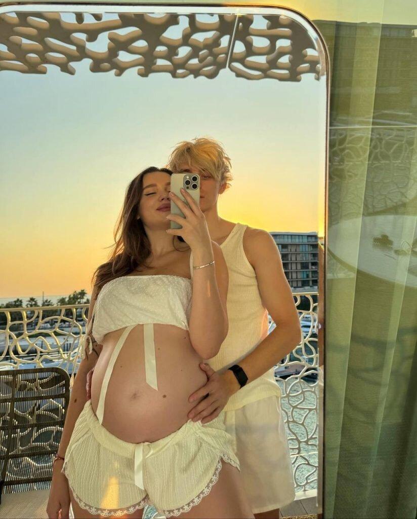 Блогеры слили фото, которые не оставляют сомнений: они ждут первенца.