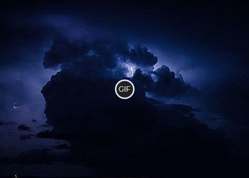 Гифка красивые грозовые раскаты и молнии