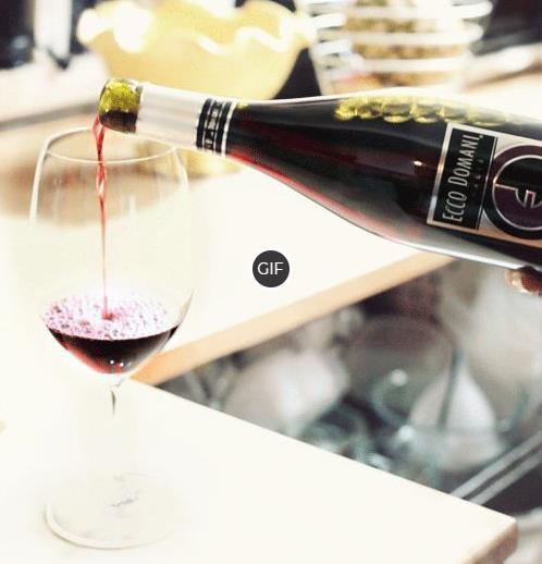 Гифка бутылка вина