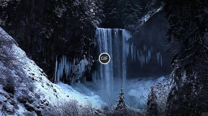 Анимированный зимний водопад в лесу