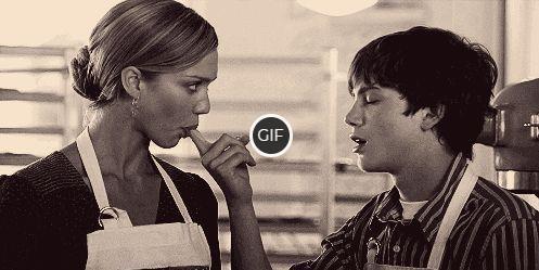 Гифки девушки облизывают