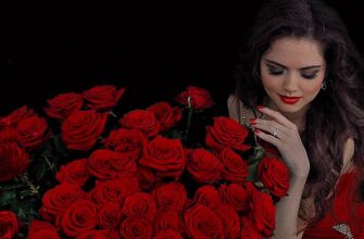 Гифки девушка с букетом роз