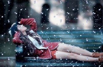 Обнаженная девушка под снегопадом гифки