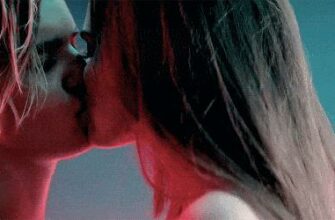 Гифки для Ватсап поцелуй 18+