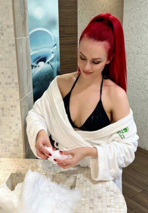 Рыжая Мари Добро на слитом в сеть фото в чёрном лифчике. Рыжая Мари Добро на слитом в сеть фото в чёрном лифчике.