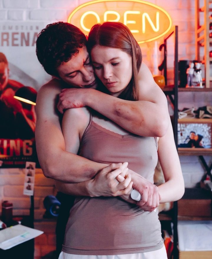 36-летняя актриса Наталья Бардо, единственная, кто согласилась сниматься в любовных сценах с актёром Никитой Кологривовым. 36-летняя актриса Наталья Бардо, единственная, кто согласилась сниматься в любовных сценах с актёром Никитой Кологривовым.